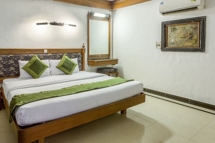 Room 7 of 27