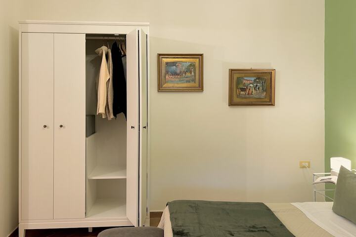 Room 25 of 49