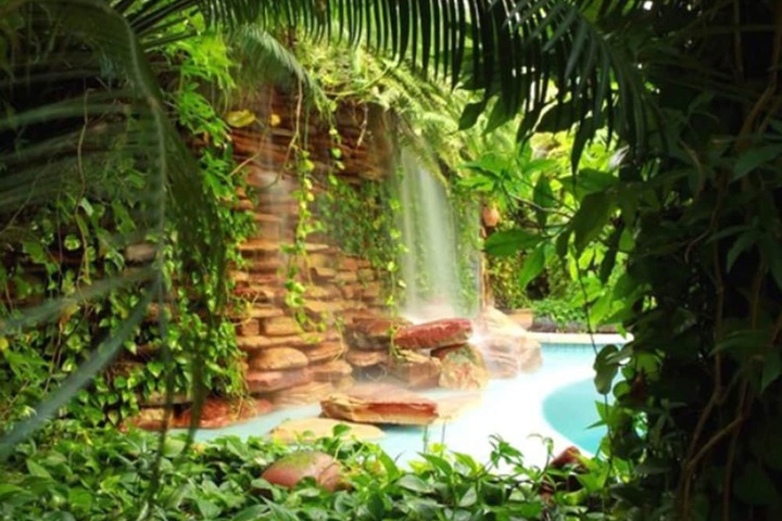 Pool Hotel