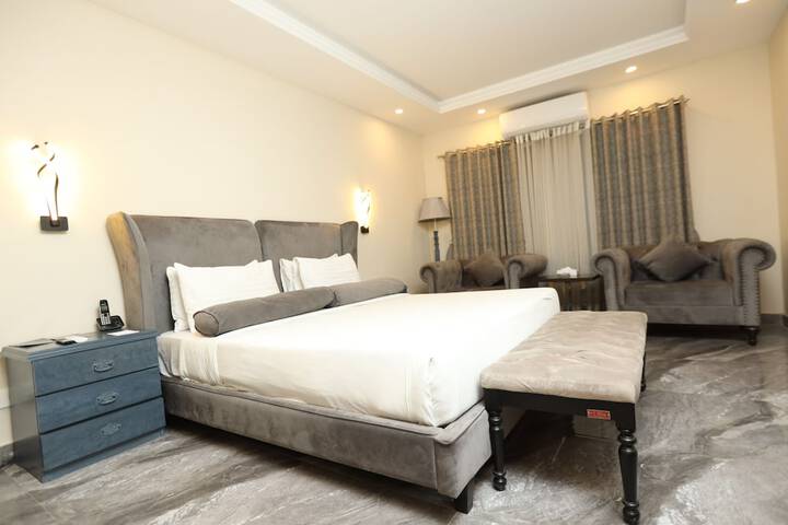 Room 2 of 30