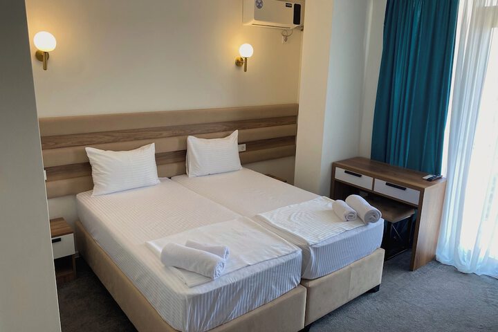 Room 6 of 19