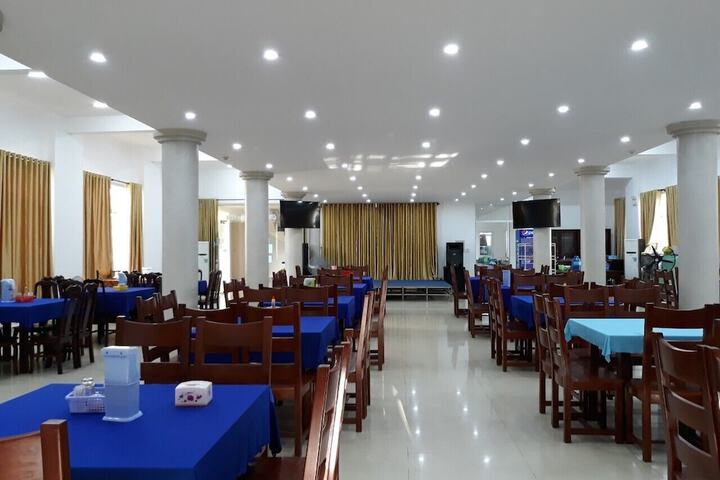 Dining 40 of 73