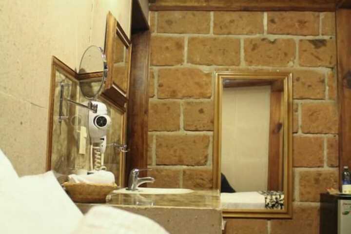 Room 22 of 38