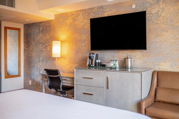 Room 15 of 94