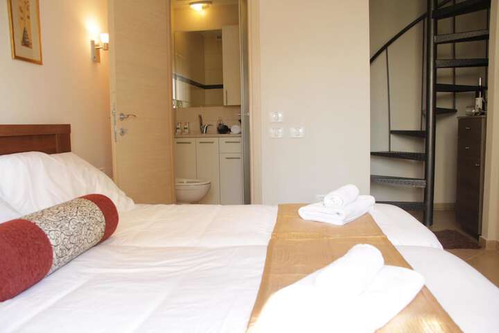 Room 8 of 50