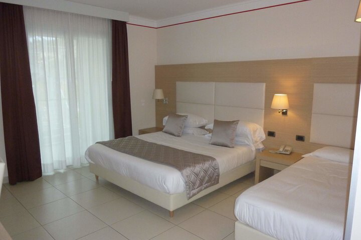 Room 9 of 26