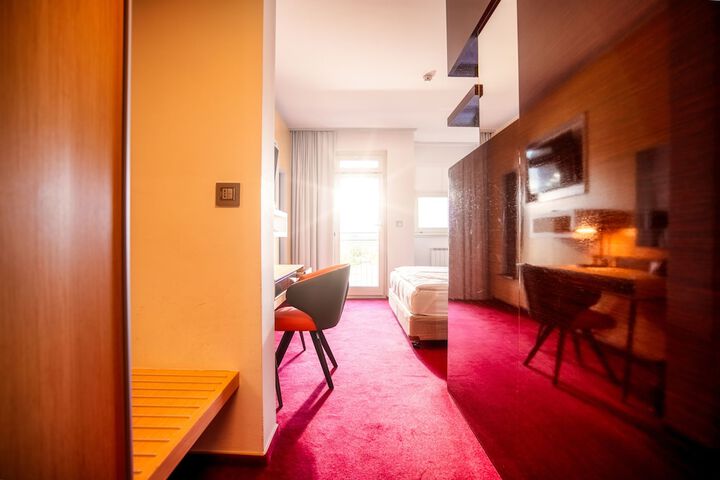 Room 12 of 78