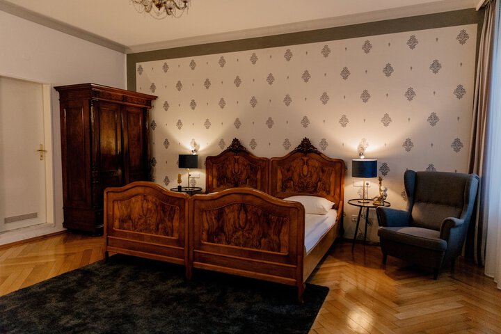 Room 4 of 50