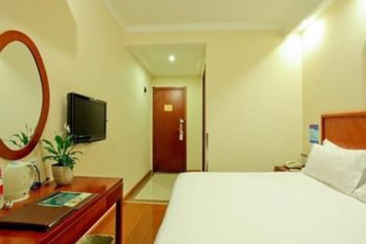 Room 19 of 35