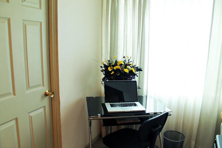 Room 9 of 11