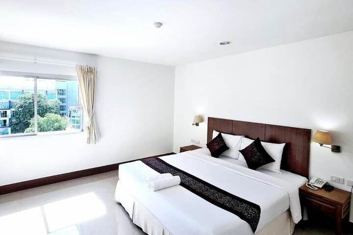 Room 6 of 18
