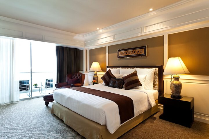 Room 7 of 100