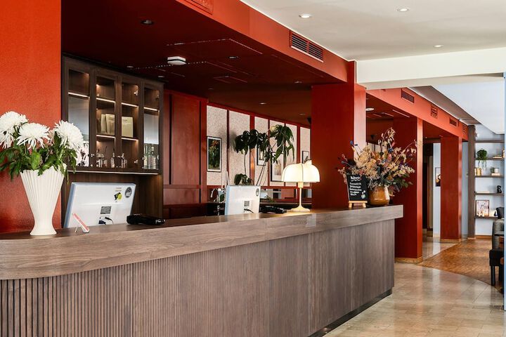 Guest Lobby