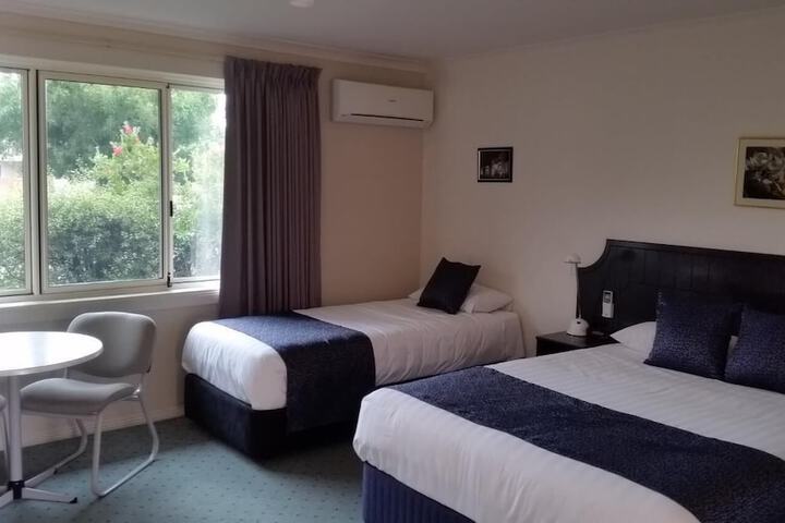 Room 9 of 26