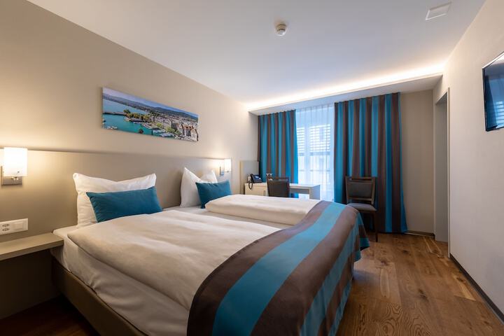 Room 7 of 38