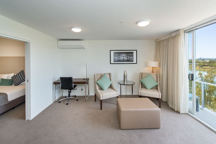 Room 10 of 109