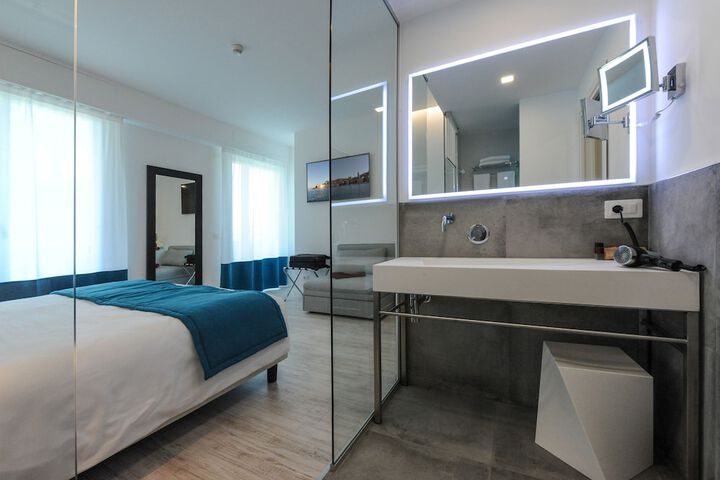 Room 27 of 85