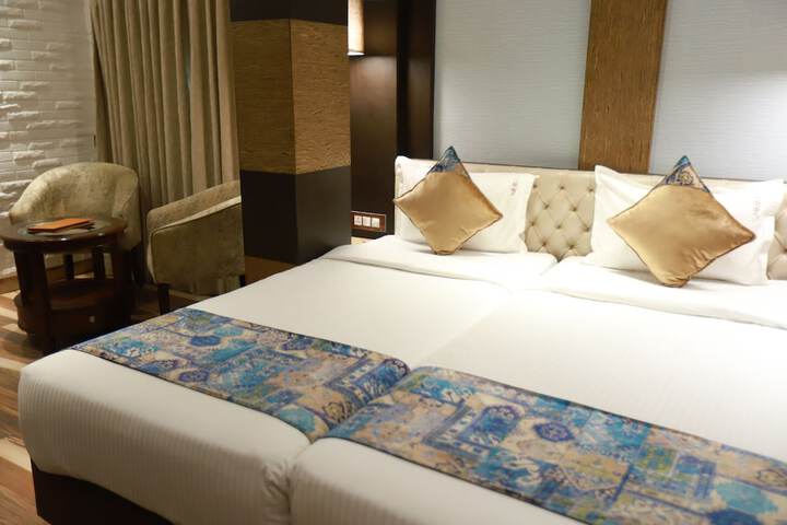 Room 10 of 33