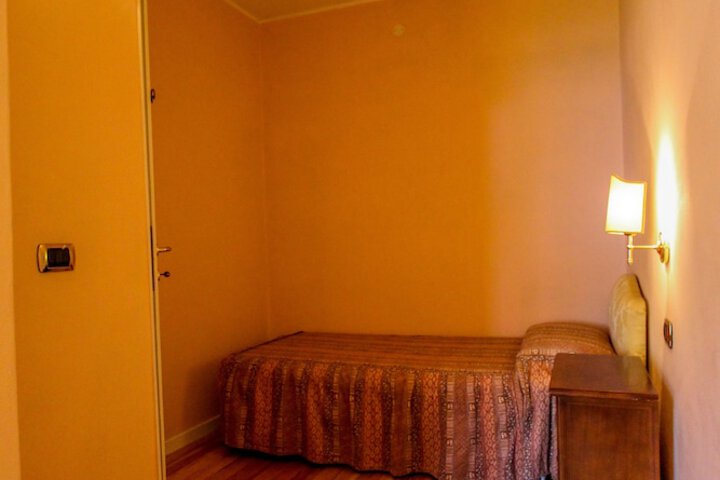 Room 24 of 63
