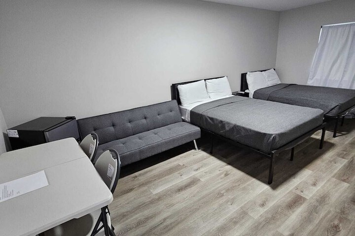 Room 4 of 11