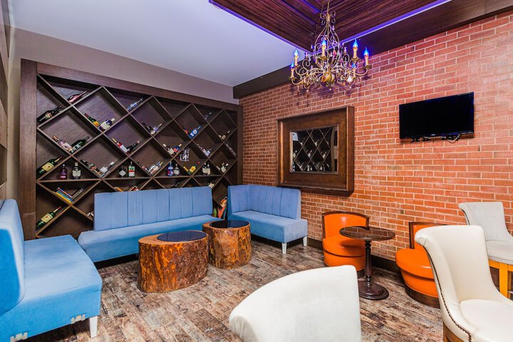 Lounge 68 of 114
