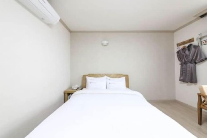 Room 20 of 37