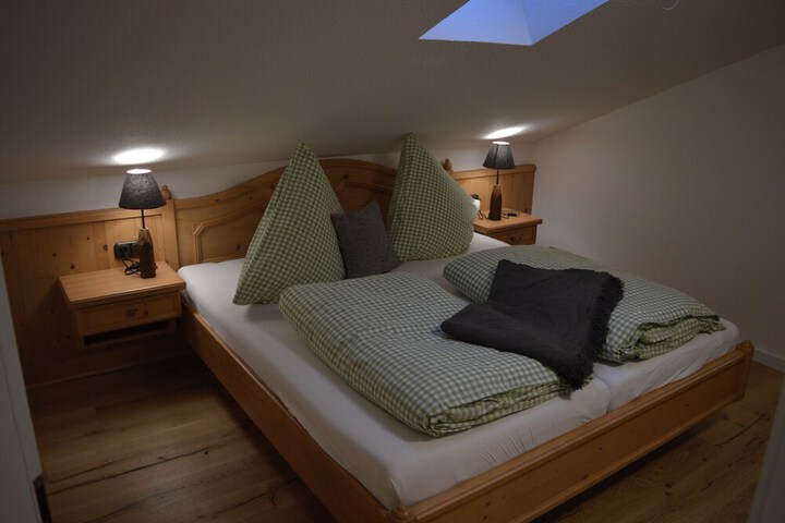 Room 5 of 48