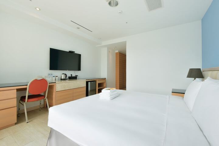 Room 8 of 51