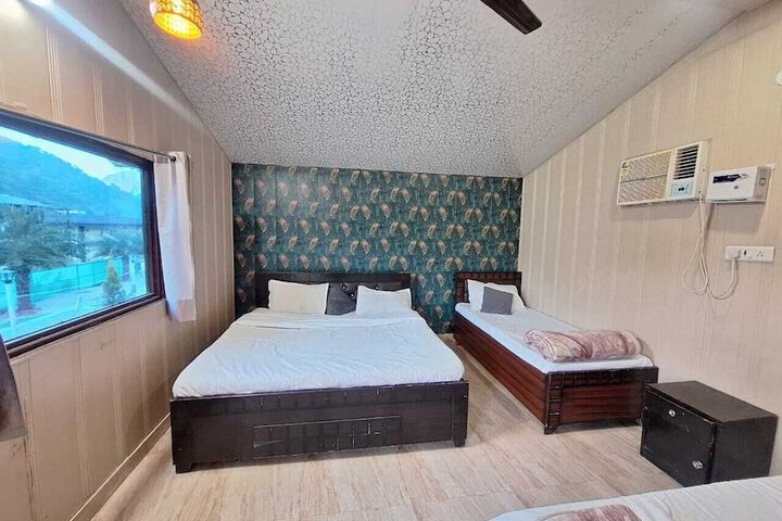 Room 8 of 28