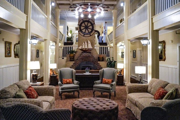 Hotel Interior 4 of 32