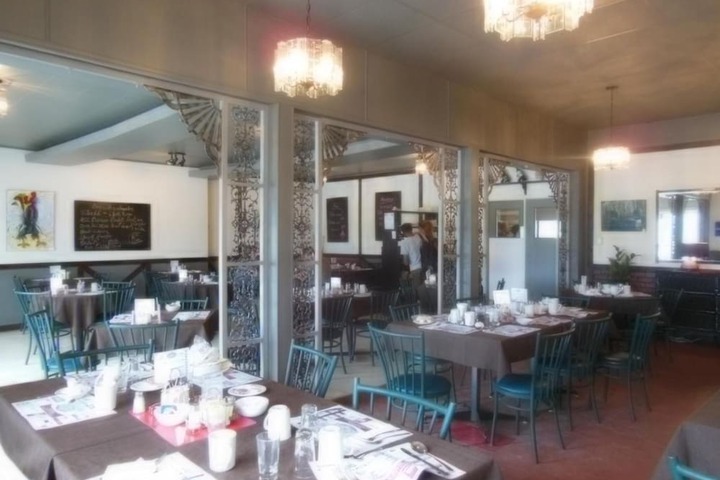 Dining 21 of 33