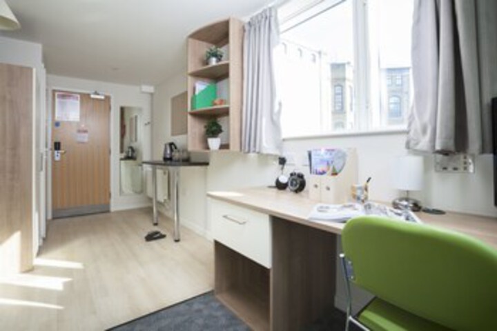 Room 8 of 18