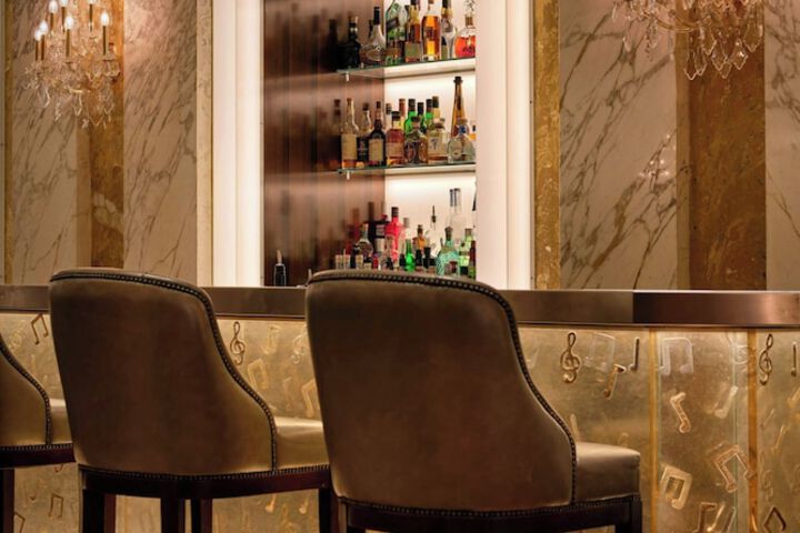 Lounge 153 of 238