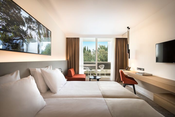 Room 16 of 86