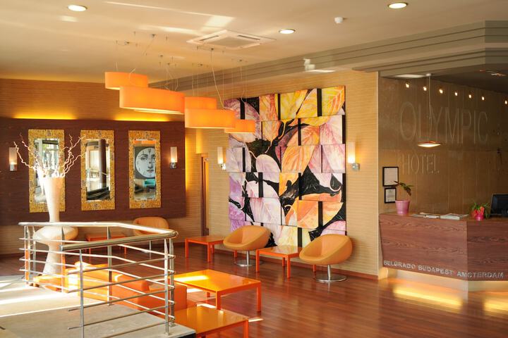 Entrance & Lobby