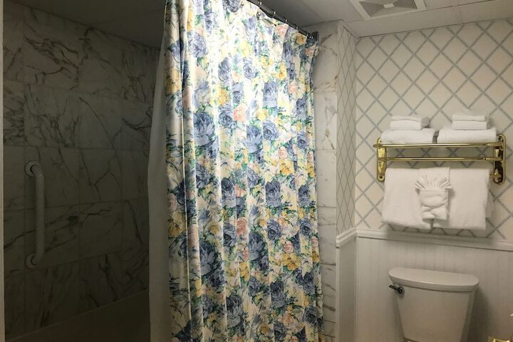 Room 13 of 19