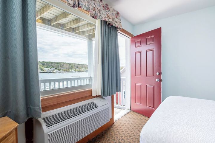 Room 53 of 173