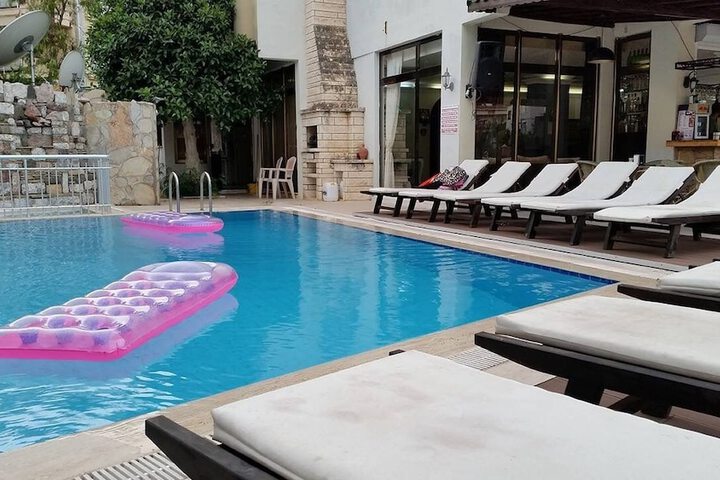 Pool 14 of 20