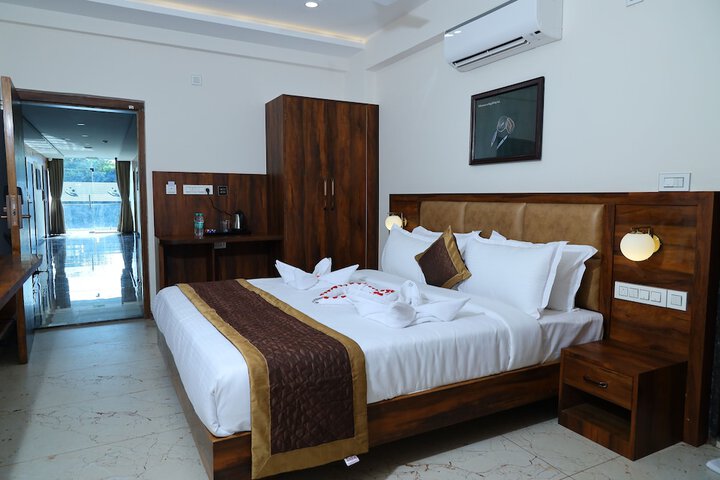 Room 6 of 36