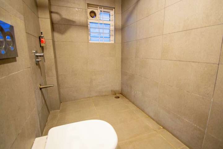 Room 32 of 61