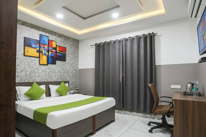 Room 11 of 35