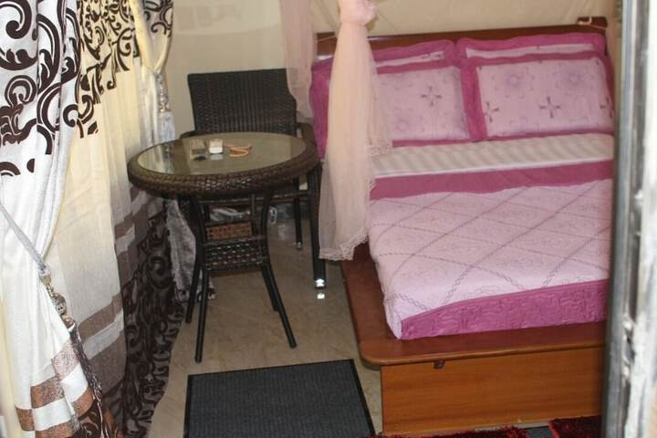 Room 12 of 28