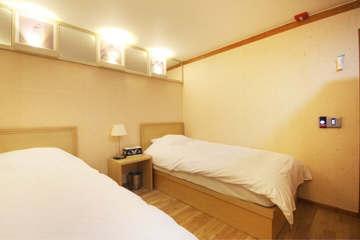 Room 10 of 39