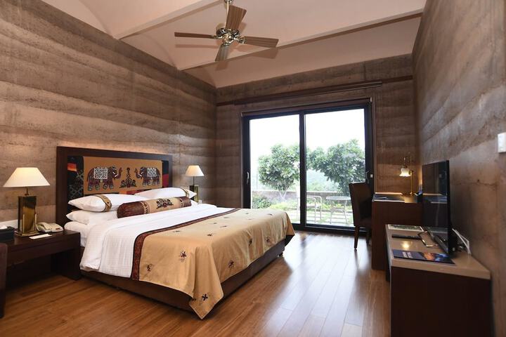 Room 10 of 29