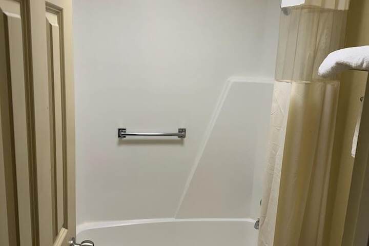 Basic King Bed (2 of 4)