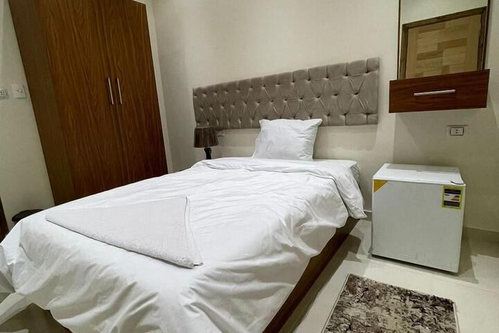 Room 12 of 18