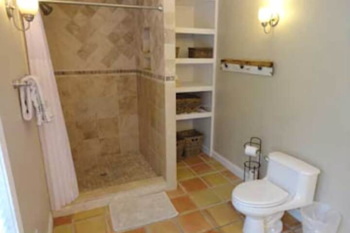 Room 3 of 27