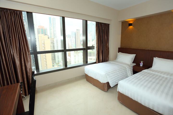 Room 10 of 19