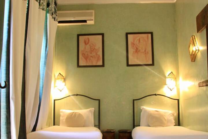 Room 4 of 32