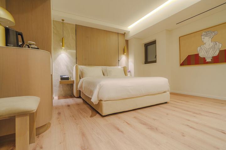Room 5 of 109